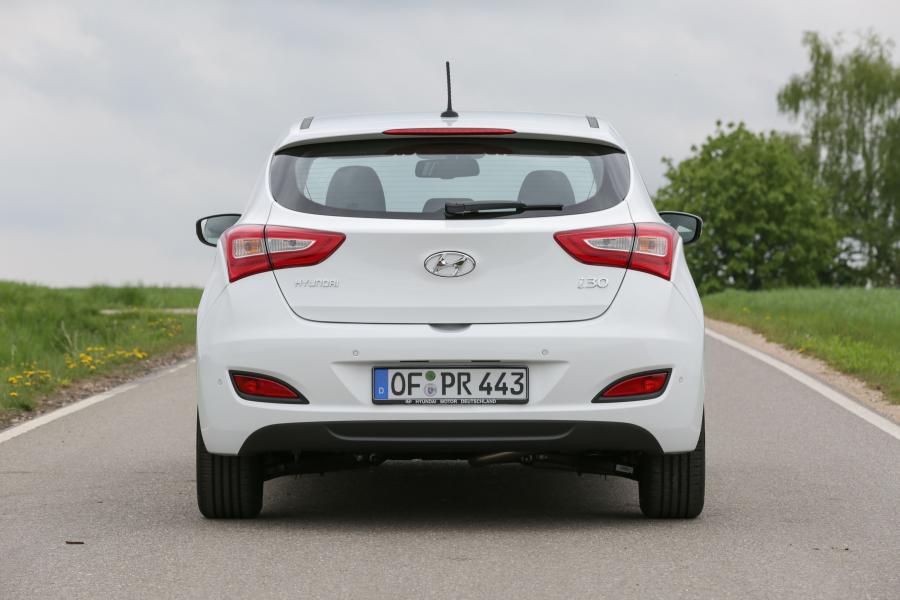  Hyundai i30 Coupe 2015 года  (фото 15 из 19)